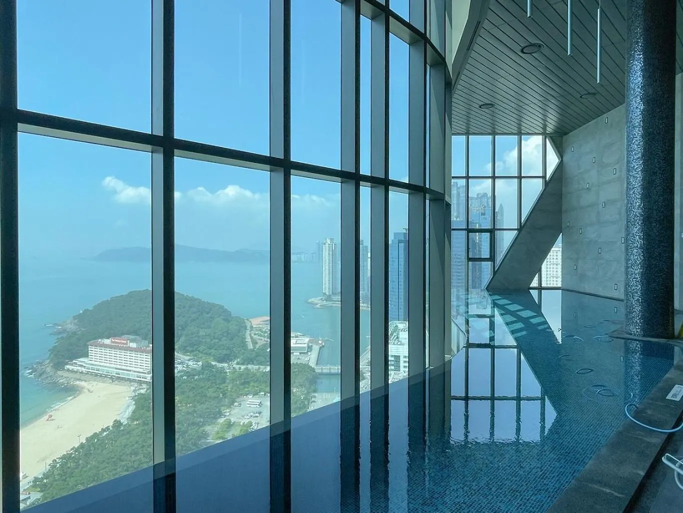 Le Collective Haeundae Paragraf Busan 0*,